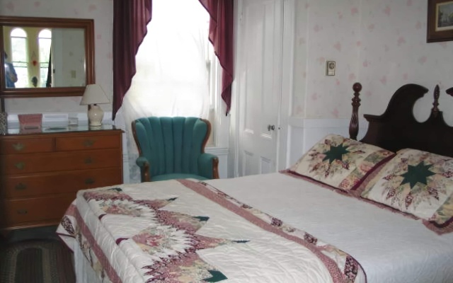 photo 2 of The Linden Tree Inn