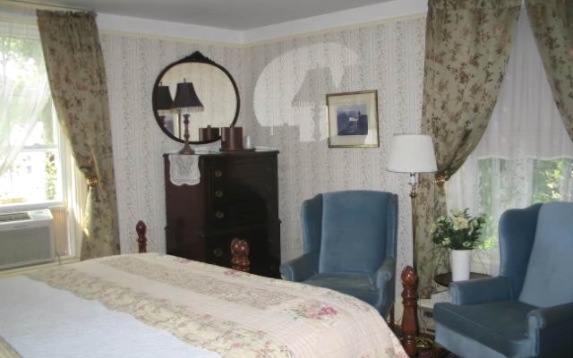 photo 3 of The Linden Tree Inn