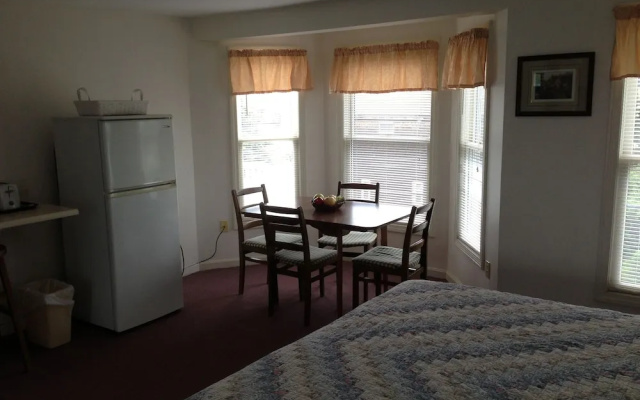 photo 3 of The Lynwood Inn