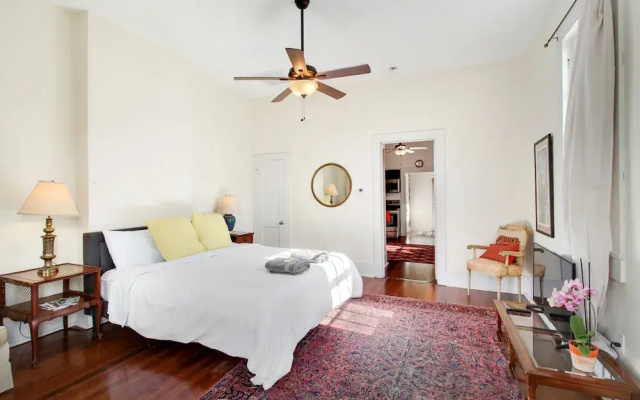photo 2 of Montgomery Apartments on Magazine Street