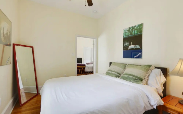 photo 3 of Montgomery Apartments on Magazine Street