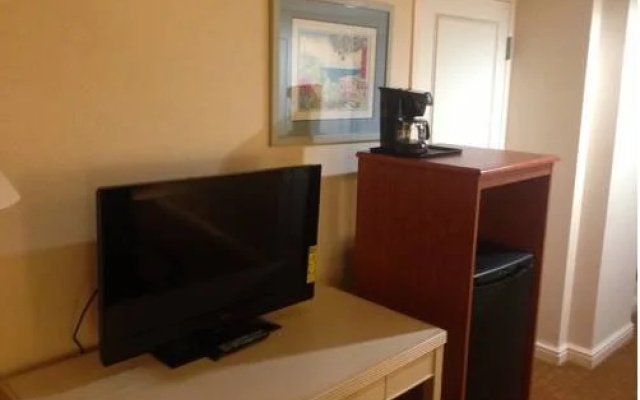 photo 5 of The Moraine Inn Suites & Conference Center