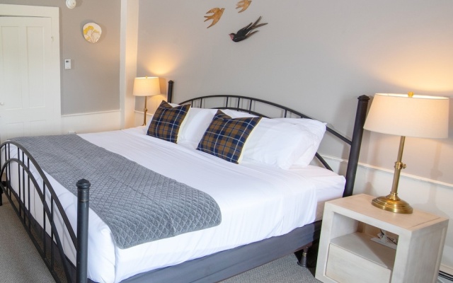 photo 2 of The New London Inn