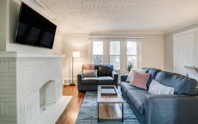 photo 3 of Cozy and comfortable apartment /15 minutes to down town