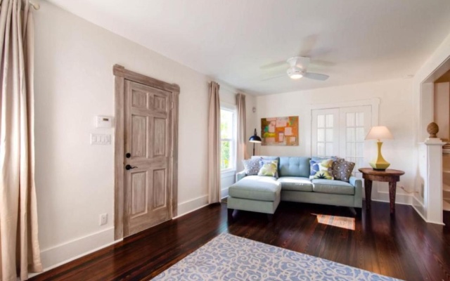 photo 2 of The Periwinkle House - 4bd-2ba - Sleep 10
