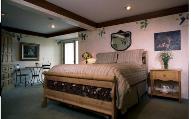photo 3 of The Pink Mansion
