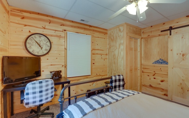 photo 5 of 'the River Rest' Ellijay Cabin w/ Hot Tub!