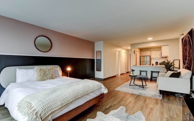 photo 4 of The Stratus - Vibrant Studio in Heart of Downtown