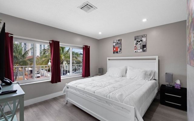 photo 5 of The Tel Hollywood Beach
