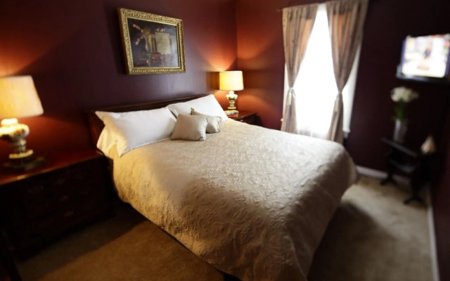 photo 2 of The Twilight Lodge