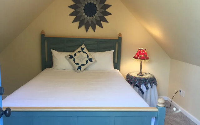 photo 3 of The Yellow Starfish 4 Bedrooms 2 Bathrooms Home