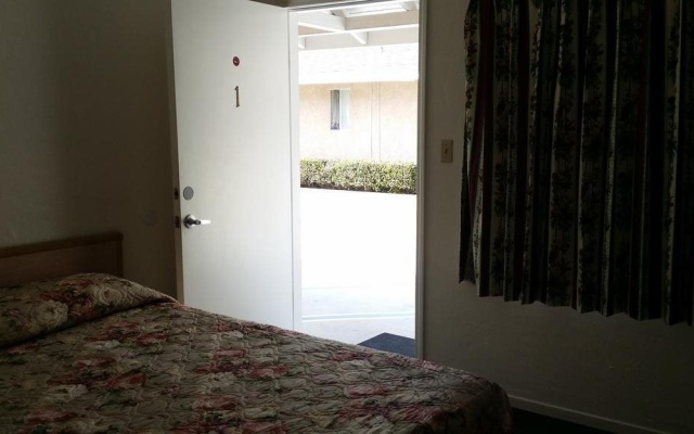 photo 5 of Thomas Motel