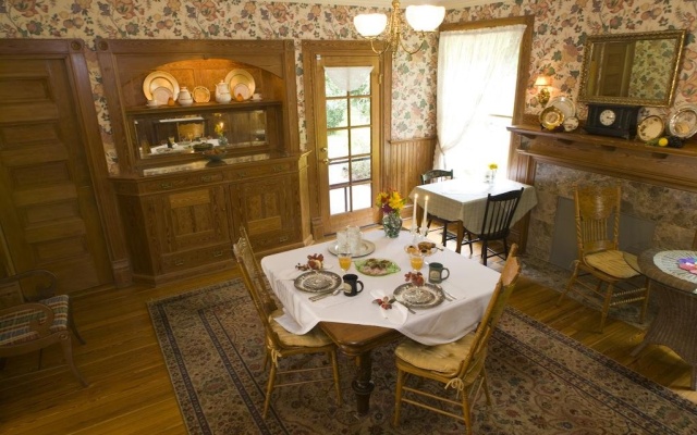 photo 2 of Thurston House
