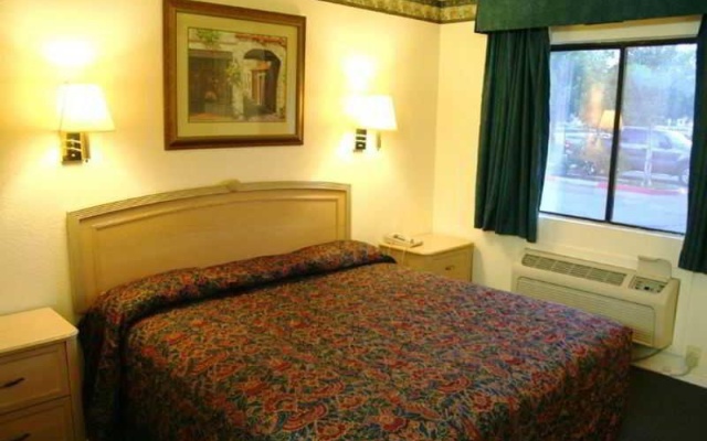 photo 4 of Tiffany Inn Corona