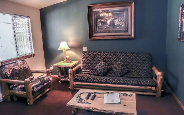photo 4 of Timber Creek Chalets: 6 1 Bedroom Chalet