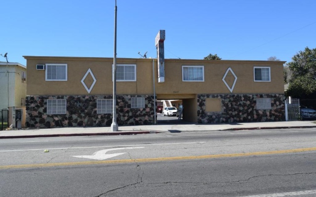 photo 3 of Top Hat Motel
