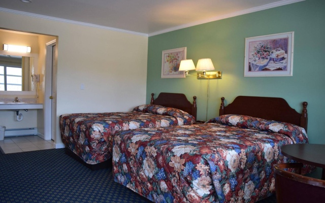 photo 2 of Top Hill Motel