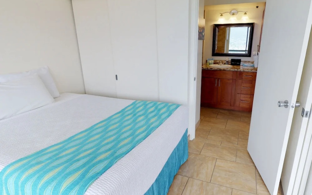 photo 2 of Deluxe Panoramic Mountain View Condo - 37th Floor, Free parking & Wifi