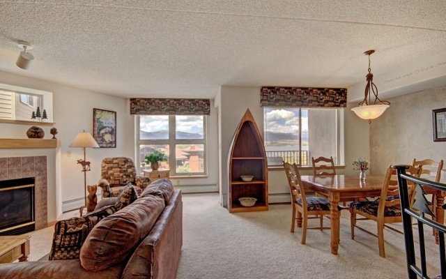 photo 2 of Towers at Lakepoint 605 by RedAwning