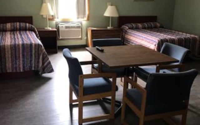 photo 4 of Town House Motel