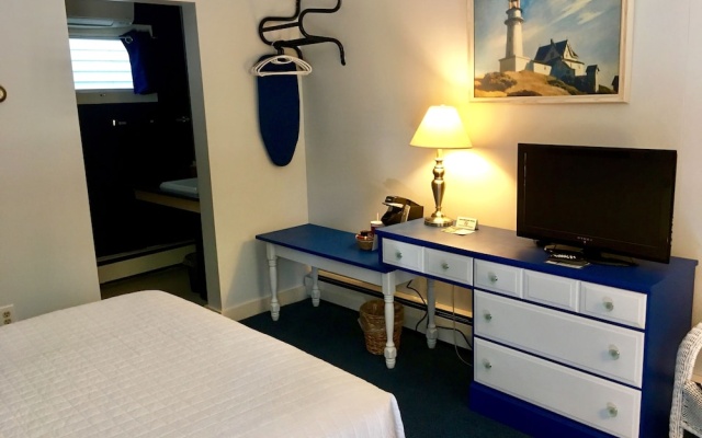 photo 3 of The Towne Motel