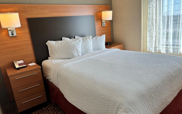 photo 3 of TownePlace Suites by Marriott Detroit Troy
