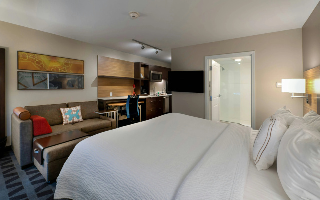 photo 3 of TownePlace Suites by Marriott Milwaukee Oak Creek