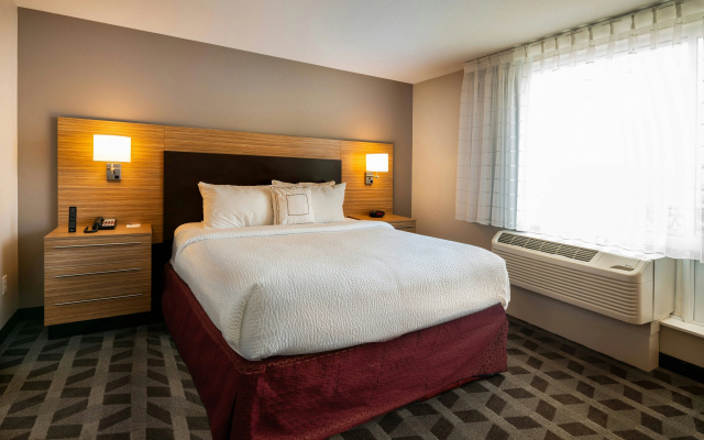 photo 4 of TownePlace Suites by Marriott Milwaukee Oak Creek