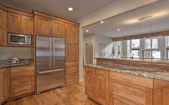 photo 3 of Townhome ~ 4 Mi to Beaver Creek & 8 Mi to Vail!