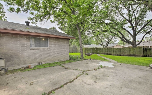 photo 4 of Home 1 Mi to University of Texas: Relax Fireside!