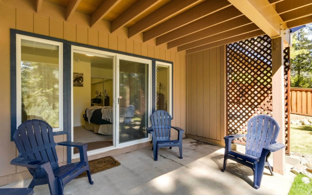 photo 4 of Tranquil Lake Almanor Getaway w/ Grill!