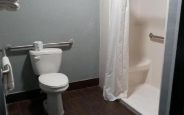 photo 3 of Travel Inn Winter Haven
