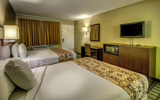 photo 5 of Travelers Inn