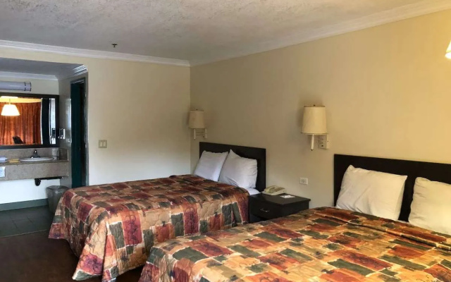 photo 4 of Travelers Inn