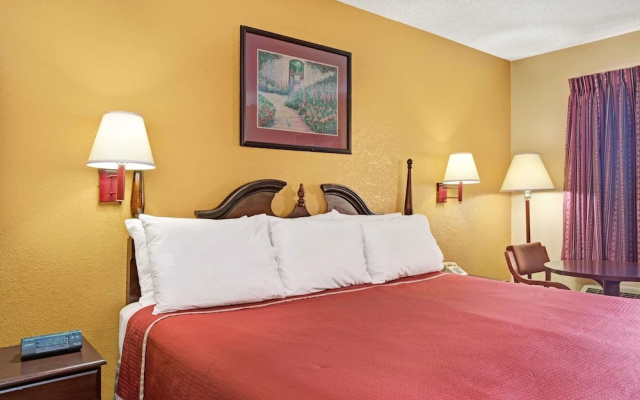 photo 5 of Travelodge Forest Park Atlanta South
