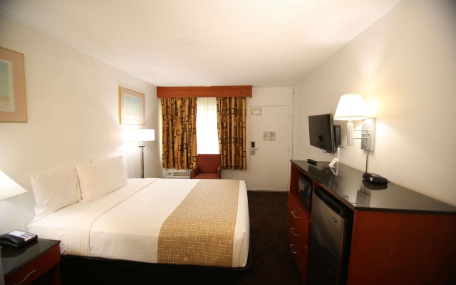 photo 3 of Travelodge by Wyndham Burbank-Glendale