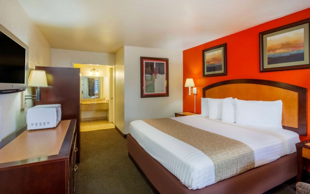 photo 3 of Travelodge by Wyndham Houston Hobby Airport