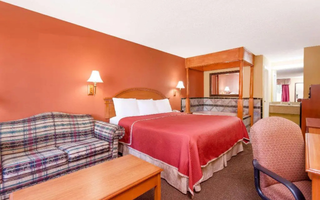 photo 2 of Travelodge By Wyndham Chattanooga Hamilton Place