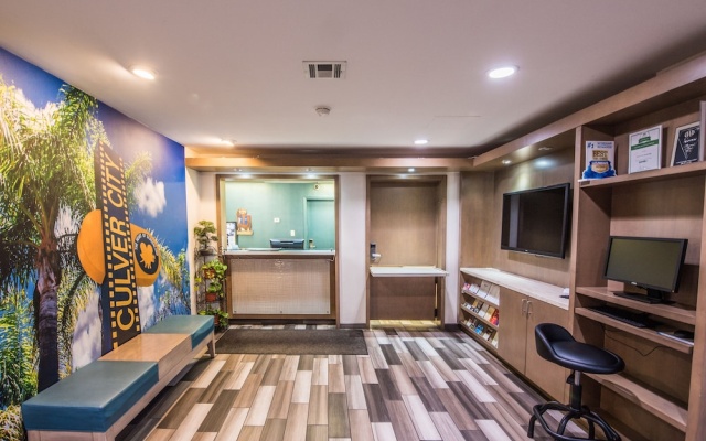 photo 2 of Travelodge Culver City