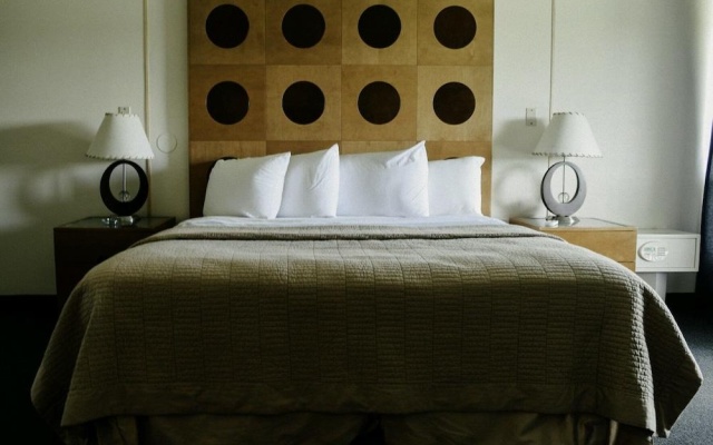 photo 3 of Finger Lakes Hotel