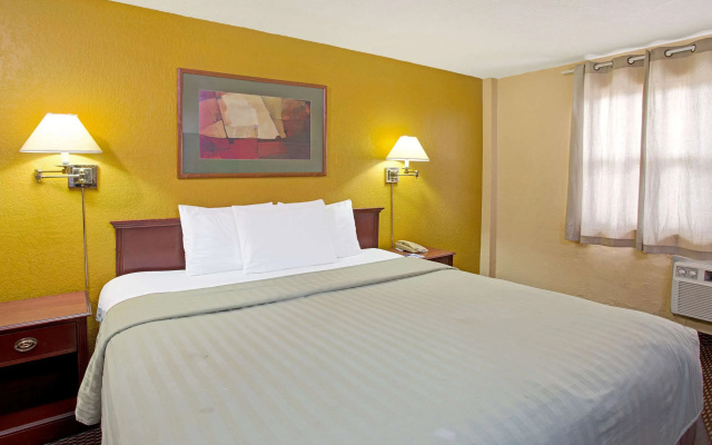 photo 2 of Travelodge by Wyndham Fort Lauderdale