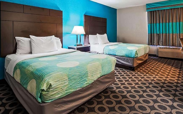 photo 3 of Travelodge by Wyndham San Antonio Downtown Northeast