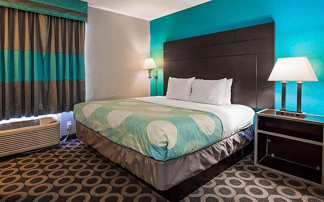 photo 5 of Travelodge by Wyndham San Antonio Downtown Northeast