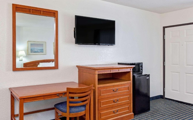 photo 4 of Travelodge by Wyndham Hollywood-Vermont/Sunset