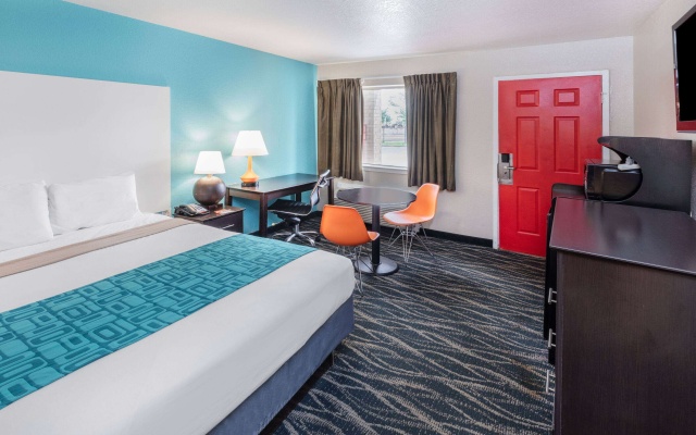 photo 4 of Howard Johnson by Wyndham Houston Hobby Airport