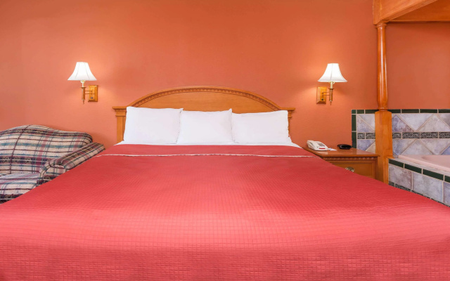 photo 2 of Regency Inn & Suites-Hamilton Place