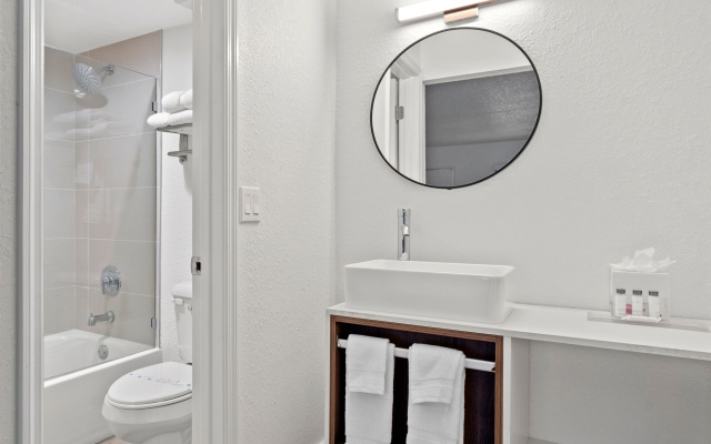 photo 5 of Developer Inn & Suites Airport JAX, a Baymont by Wyndham