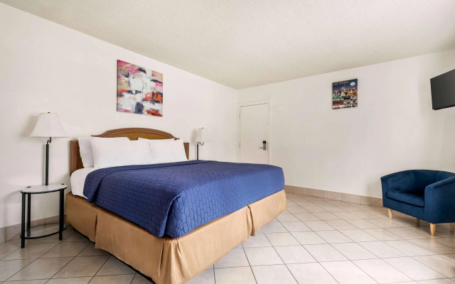 photo 3 of Travelsuites Inn