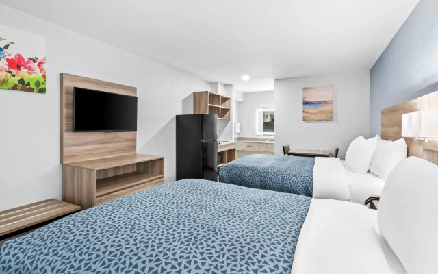 photo 3 of Travelodge by Wyndham New Orleans West Harvey Hotel