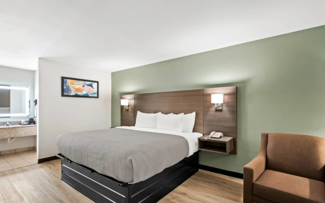 photo 4 of Travelodge by Wyndham New Orleans West Harvey Hotel